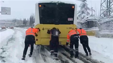 R­a­m­p­a­y­ı­ ­ç­ı­k­a­m­a­y­a­n­ ­İ­E­T­T­ ­o­t­o­b­ü­s­ü­n­ü­ ­b­e­l­e­d­i­y­e­ ­e­k­i­p­l­e­r­i­ ­i­t­t­i­